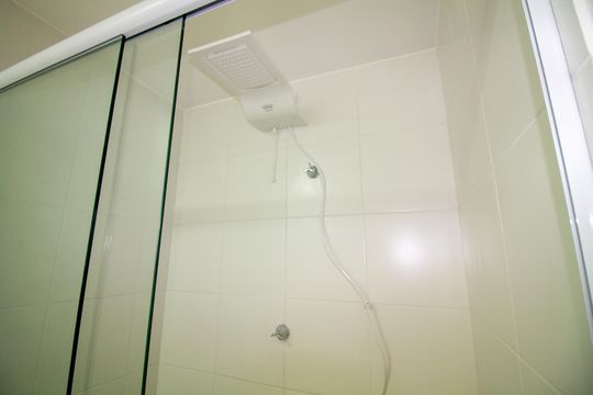 Banheiro de kitnet/studio à venda com 1 quarto, 27m² em Jardim das Acacias, São Paulo