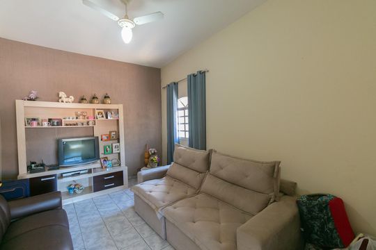 Casa para alugar com 5 quartos, 300m² em Minas Caixa, Belo Horizonte