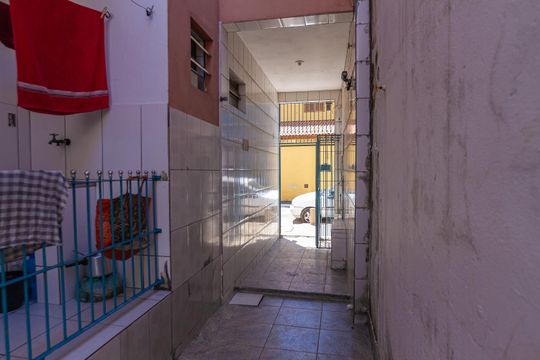 Casa à venda com 7 quartos, 180m² em Vila Santo Henrique, São Paulo