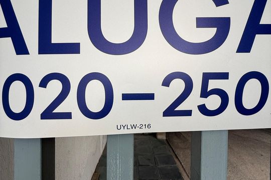 Placa  de apartamento para alugar com 1 quarto, 54m² em Jardim Kida, Guarulhos