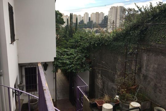 Área externa de casa para alugar com 5 quartos, 235m² em Jardim Monte Azul, São Paulo