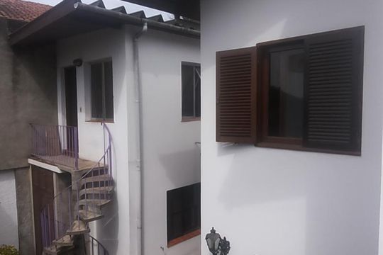 Área externa de casa para alugar com 5 quartos, 235m² em Jardim Monte Azul, São Paulo