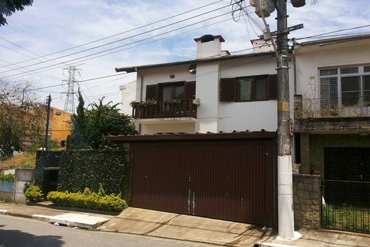 Fachada de casa para alugar com 5 quartos, 235m² em Jardim Monte Azul, São Paulo