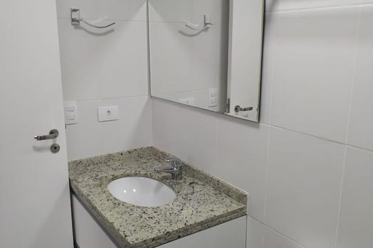 Banheiro de apartamento à venda com 2 quartos, 64m² em Vila Castelo, São Paulo