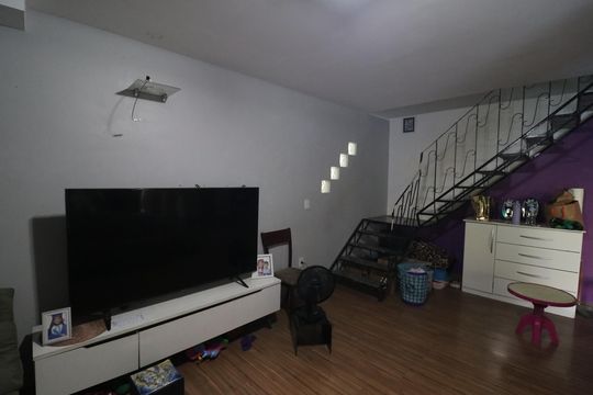 Sala de casa de condomínio à venda com 3 quartos, 90m² em Tauá, Rio de Janeiro