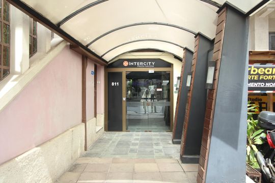Fachada de apartamento para alugar com 1 quarto, 60m² em Independência, Porto Alegre