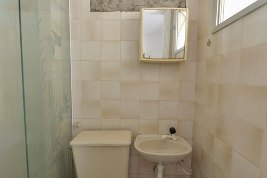 Banheiro de Serviço de apartamento à venda com 2 quartos, 75m² em Tijuca, Rio de Janeiro