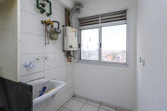 Cozinha de apartamento à venda com 2 quartos, 48m² em Taboão, São Paulo