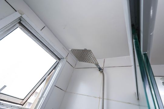 Banheiro de apartamento à venda com 2 quartos, 48m² em Taboão, São Paulo