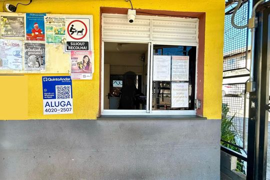 Placa instalada na fachada do imóvel  de apartamento para alugar com 2 quartos, 53m² em Vila Sadokim, Guarulhos