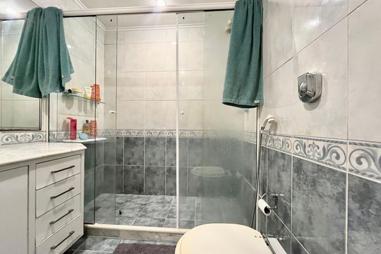 Banheiro Social de apartamento à venda com 3 quartos, 155m² em Copacabana, Rio de Janeiro
