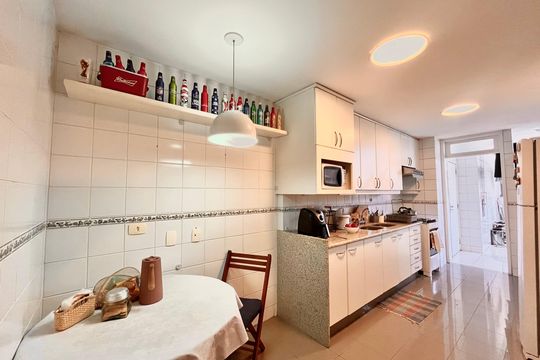 Cozinha de apartamento à venda com 3 quartos, 155m² em Copacabana, Rio de Janeiro