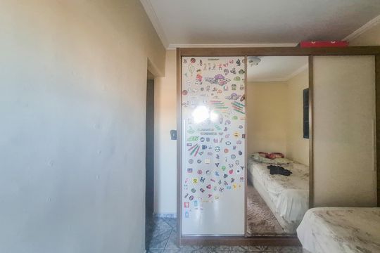 Quarto 1 de casa à venda com 2 quartos, 100m² em Vila Dalva, São Paulo