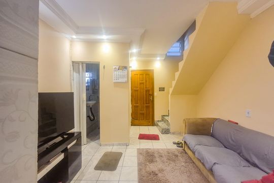 Sala de casa à venda com 2 quartos, 100m² em Vila Dalva, São Paulo