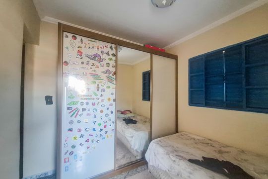 Quarto 1 de casa à venda com 2 quartos, 100m² em Vila Dalva, São Paulo