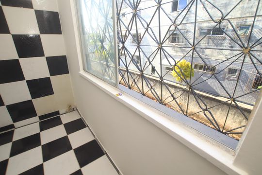 Sala de apartamento para alugar com 2 quartos, 58m² em São Rafael, Salvador