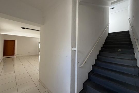Escada de casa para alugar com 9 quartos, 476m² em Jardim Faculdade, Sorocaba