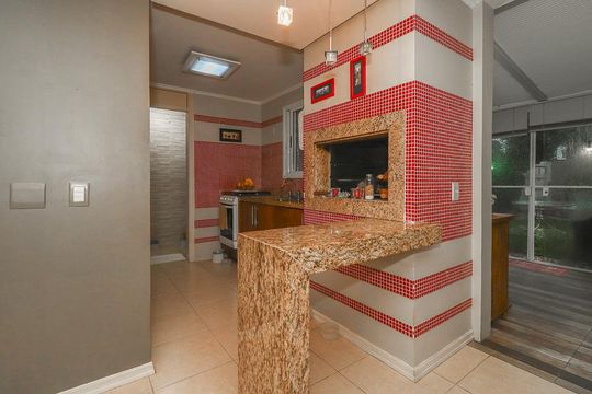 Cozinha de casa de condomínio à venda com 3 quartos, 194m² em São Sebastião, Porto Alegre