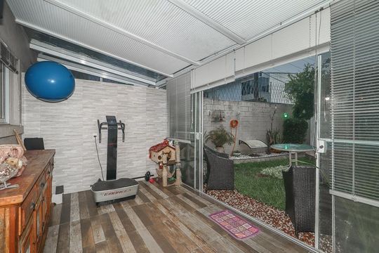 Área fundos de casa de condomínio à venda com 3 quartos, 194m² em São Sebastião, Porto Alegre