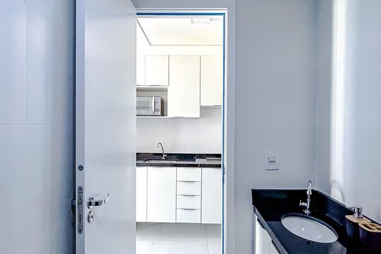 Banheiro de kitnet/studio para alugar com 1 quarto, 23m² em Vila Azevedo, São Paulo