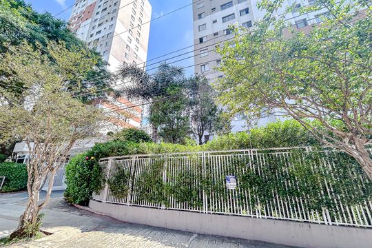 Fachada com Plaquinha de apartamento para alugar com 2 quartos, 47m² em Tatuapé, São Paulo
