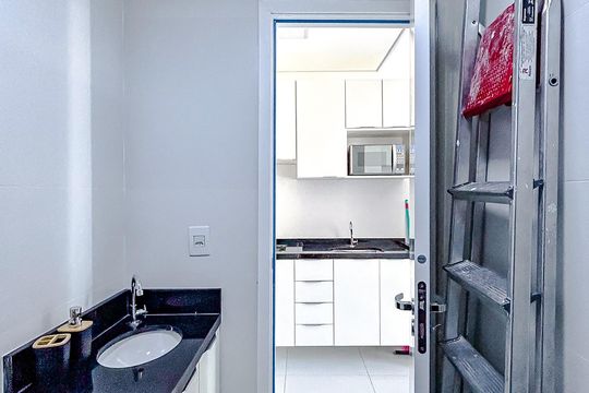 Banheiro de apartamento à venda com 1 quarto, 24m² em Vila Azevedo, São Paulo