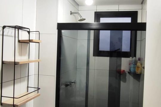 Banheiro de apartamento à venda com 2 quartos, 48m² em Vila Paranagua, São Paulo