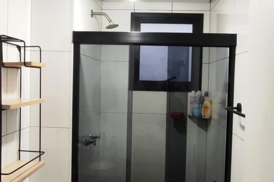 Banheiro de apartamento à venda com 2 quartos, 48m² em Vila Paranagua, São Paulo