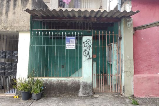 Fachada de casa para alugar com 1 quarto, 50m² em Sacoma, São Paulo