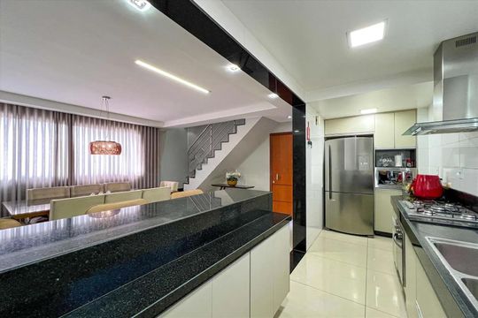 Apartamento para alugar com 4 quartos, 200m² em Santa Efigênia, Belo Horizonte