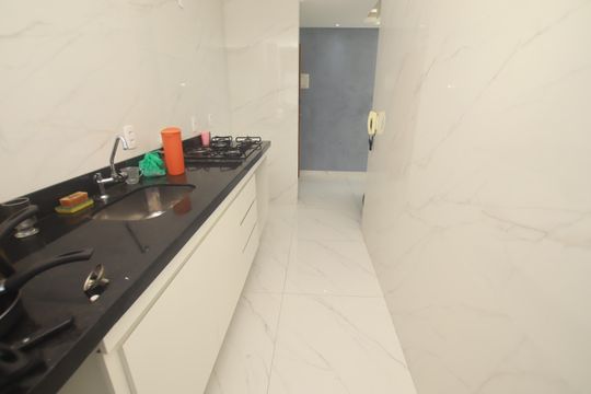 Cozinha de apartamento para alugar com 2 quartos, 45m² em Fazenda Cassange, Salvador