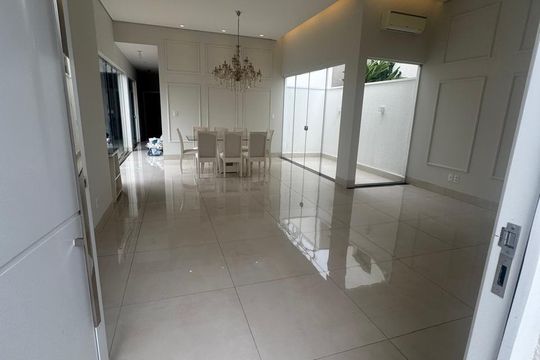 Sala de casa de condomínio para alugar com 3 quartos, 221m² em Gávea, Uberlândia