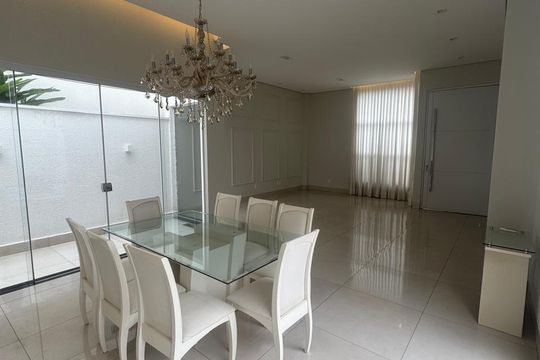 Sala de casa de condomínio para alugar com 3 quartos, 221m² em Gávea, Uberlândia