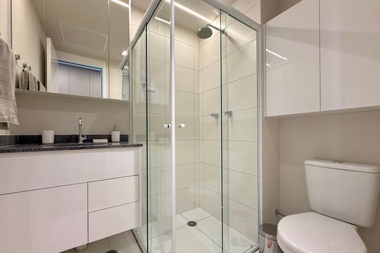 Banheiro  de kitnet/studio para alugar com 0 quarto, 25m² em Vila Cordeiro, São Paulo
