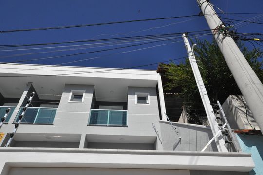 Fachada de casa à venda com 3 quartos, 100m² em Vila Mazzei, São Paulo