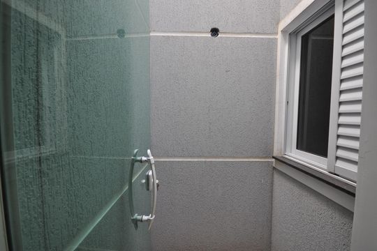 Hall de ventilação e iluminação de casa à venda com 3 quartos, 99m² em Vila Mazzei, São Paulo