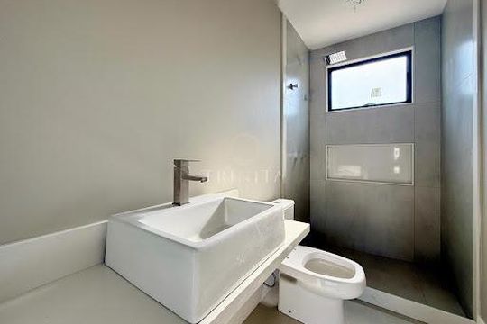 Casa à venda com 4 quartos, 350m² em Recreio dos Bandeirantes, Rio de Janeiro