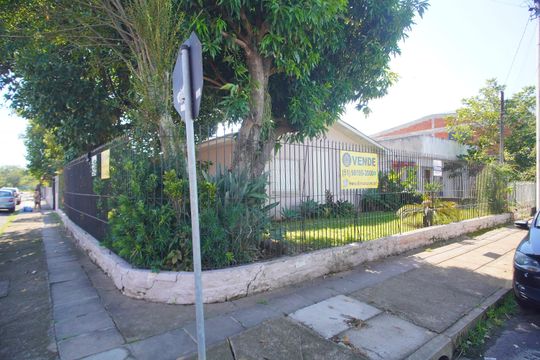 Fachada de casa à venda com 3 quartos, 140m² em Scharlau, São Leopoldo