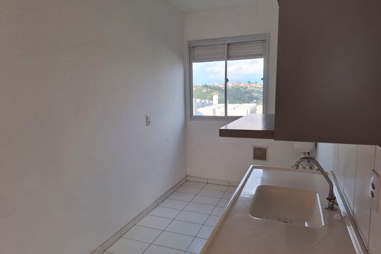 Cozinha de apartamento para alugar com 1 quarto, 49m² em Jardim da Laranjeira (Zona Leste), São Paulo