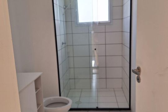Banheiro de apartamento para alugar com 1 quarto, 49m² em Jardim da Laranjeira (Zona Leste), São Paulo