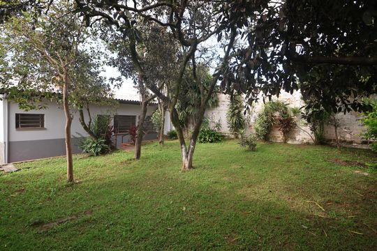 Área externa de casa à venda com 2 quartos, 137m² em São Luís, Canoas
