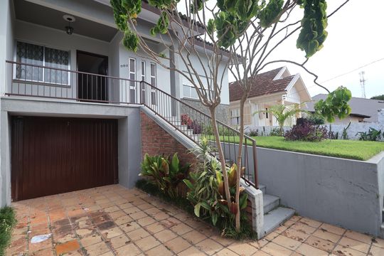 Área externa de casa à venda com 2 quartos, 137m² em São Luís, Canoas