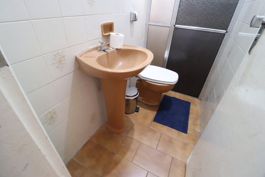 Banheiro do Quarto 2 de casa para alugar com 4 quartos, 233m² em Cidade Jardim, Uberlândia