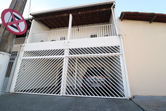 Fachada de casa para alugar com 4 quartos, 233m² em Cidade Jardim, Uberlândia
