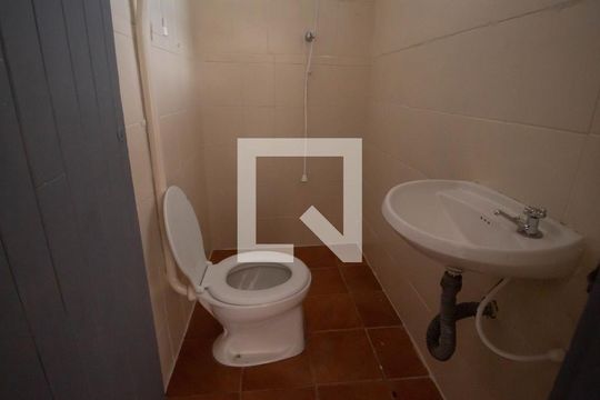Banheiro social de casa à venda com 6 quartos, 300m² em Jardim Fernandes, São Paulo