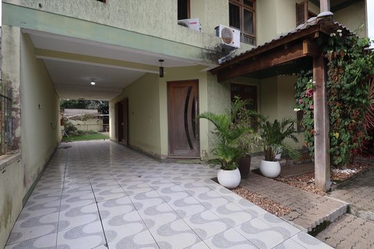 Área externa de casa à venda com 2 quartos, 200m² em São José, Canoas