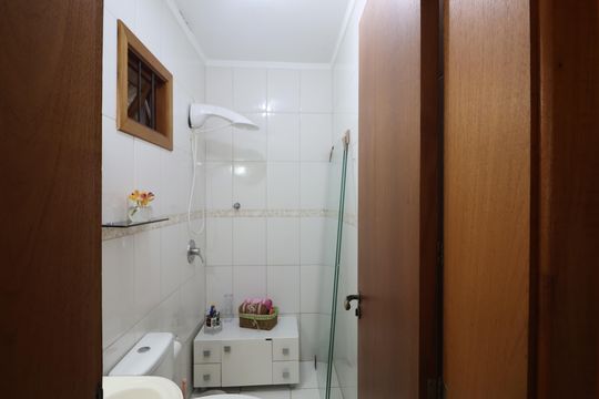 Banheiro de casa à venda com 2 quartos, 200m² em São José, Canoas