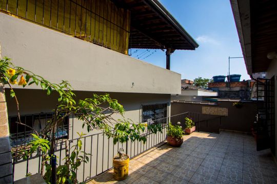 Quintal de casa à venda com 3 quartos, 171m² em Jardim Santo André, Santo André