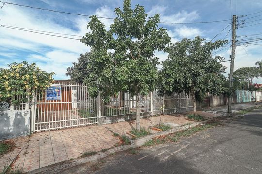 Fachada de casa à venda com 5 quartos, 303m² em Rubem Berta, Porto Alegre