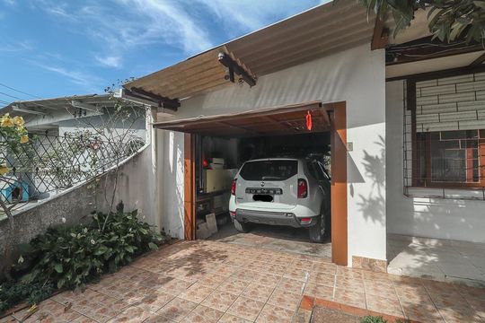 Garagem de casa à venda com 5 quartos, 303m² em Rubem Berta, Porto Alegre